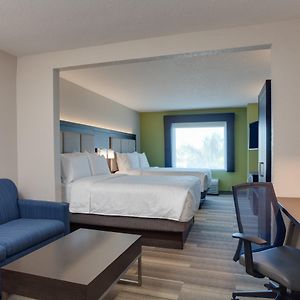Queen Suite Two Queen Beds Additional Living Area